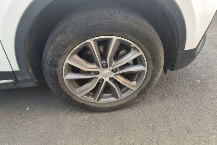 Used Geely Auto Emgrand X7 Sport 2018 1.8TD Automatic Two-Wheel Drive Smart Connect 4G Internet Edition Right Front Wheel Hub