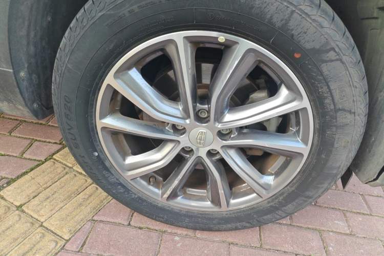 Used Geely Auto Emgrand X7 Sport 2018 Revised Version 1.8TD Automatic Two-Wheel Drive Smart Connectivity 4G-Enabled Edition Right Front Wheel Hub