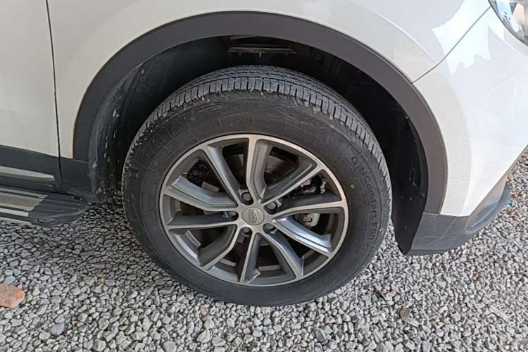 Used Geely Auto Emgrand X7 Sport 2018 Revised Version 1.8TD Automatic Two-Wheel Drive Smart Connectivity 4G-Enabled Edition Right Front Wheel Hub