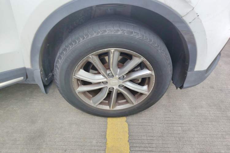 Used Geely Auto Emgrand X7 Sport 2018 Revised Version 1.8TD Automatic Two-Wheel Drive Smart Connectivity 4G-Enabled Edition Right Front Wheel Hub