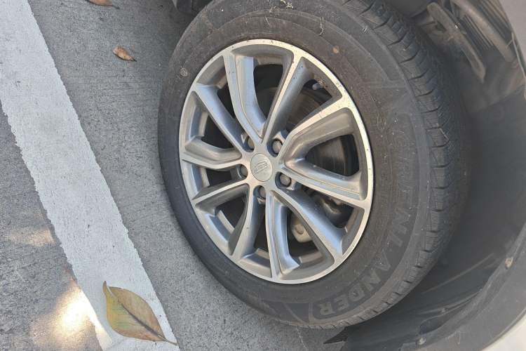 Used Geely Auto Emgrand X7 Sport 2018 1.8TD Automatic Two-Wheel Drive Smart Connect 4G Internet Edition Right Front Wheel Hub