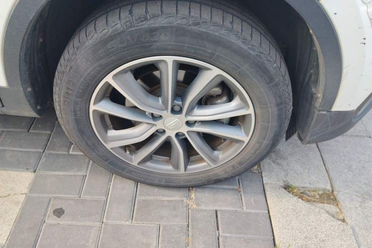 Used Geely Auto Emgrand X7 Sport 2018 1.8TD Automatic Two-Wheel Drive Smart 4G Connected Version Right Front Wheel Hub