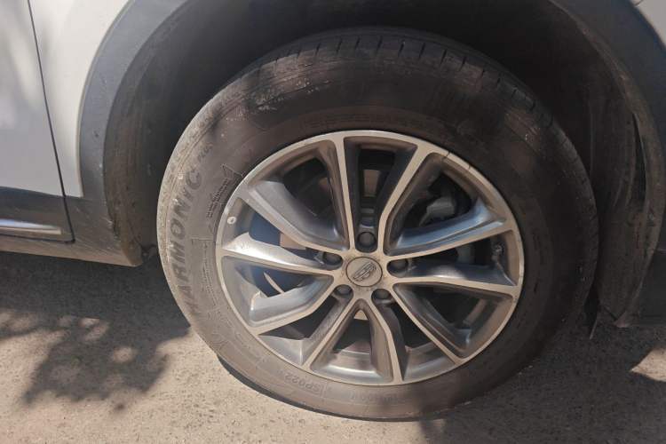 Used Geely Auto Emgrand X7 Sport 2018 1.8TD Automatic Two-Wheel Drive Zhiya Model Right Front Wheel Hub
