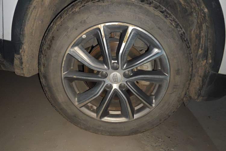 Used Geely Auto Emgrand X7 Sport 2018 2.0L Manual Two-Wheel Drive Zhiya Version Right Front Wheel Hub