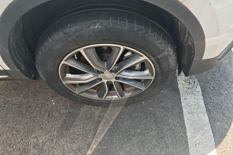 Used Geely Auto Emgrand X7 Sport 2018 1.8TD Automatic Two-Wheel Drive Smart Connect 4G Internet Edition Right Front Wheel Hub