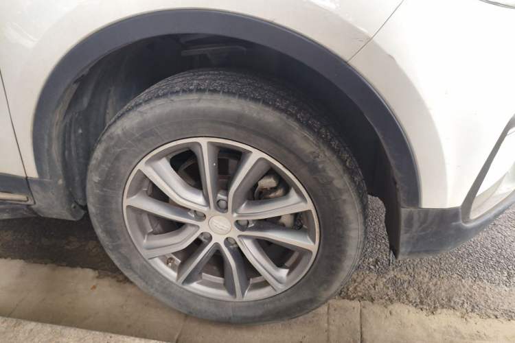 Used Geely Auto Emgrand X7 Sport 2018 1.8TD Automatic Two-Wheel Drive Smart Connect 4G Internet Edition Right Front Wheel Hub