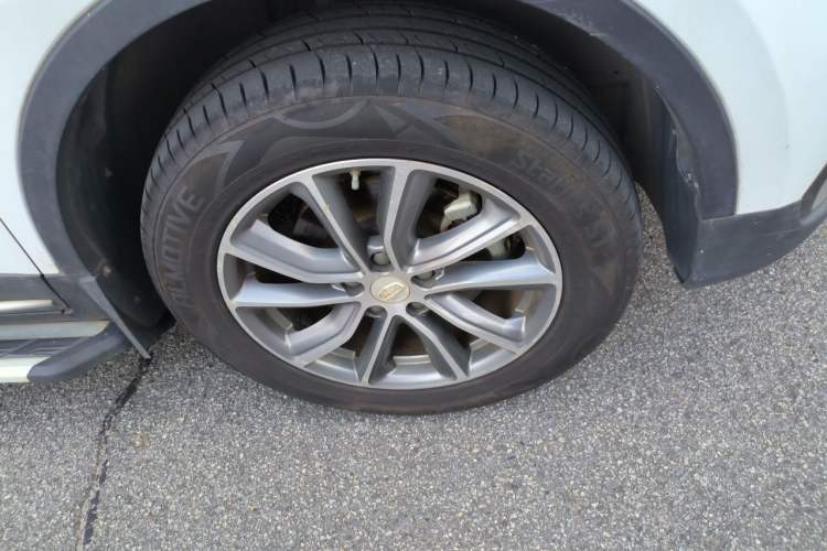 Used Geely Auto Emgrand X7 Sport 2018 1.8TD Automatic Two-Wheel Drive Smart Connect 4G Internet Edition Right Front Wheel Hub