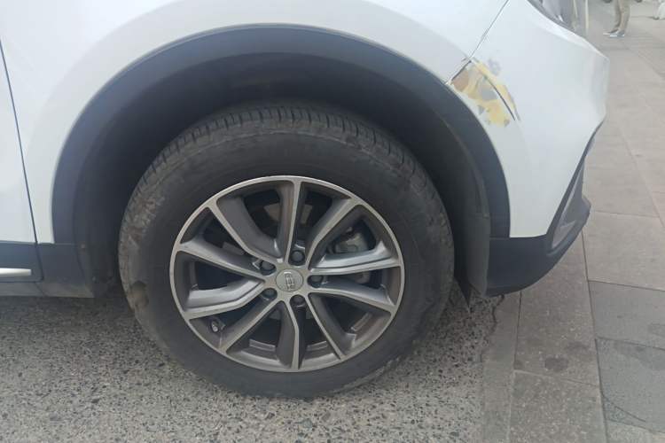 Used Geely Auto Emgrand X7 Sport 2018 Revised Version 1.8TD Automatic Two-Wheel Drive Smart Connectivity 4G-Enabled Edition Right Front Wheel Hub