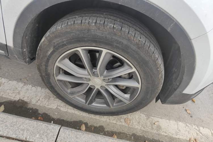 Used Geely Auto Emgrand X7 Sport 2018 1.8TD Automatic Two-Wheel Drive Smart Connect 4G Internet Edition Right Front Wheel Hub