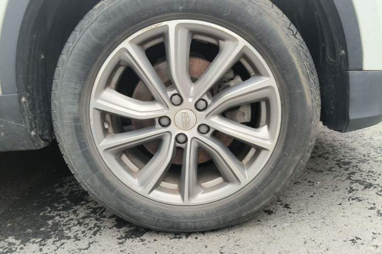 Used Geely Auto Emgrand X7 Sport 2018 2.0L Manual Two-Wheel Drive Zhiya Version Right Front Wheel Hub