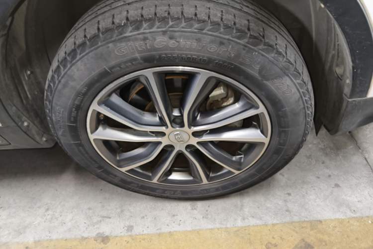 Used Geely Auto Emgrand X7 Sport 2018 1.8TD Automatic Two-Wheel Drive Smart Connect 4G Internet Edition Right Front Wheel Hub