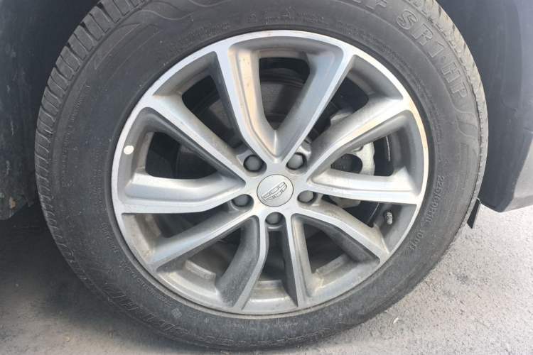 Used Geely Auto Emgrand X7 Sport 2018 1.8TD Automatic Two-Wheel Drive Zhiya Model Right Front Wheel Hub