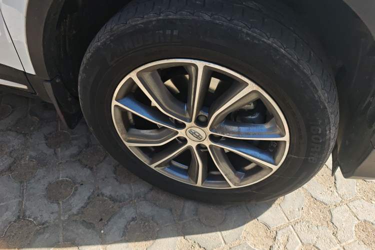Used Geely Auto Emgrand X7 Sport 2018 1.8TD Automatic Two-Wheel Drive Smart Connect 4G Internet Edition Right Front Wheel Hub