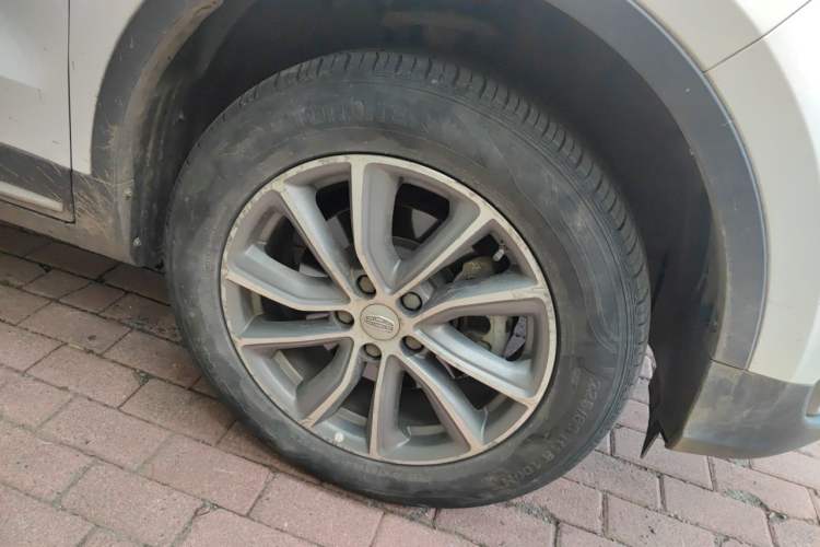Used Geely Auto Emgrand X7 Sport 2018 1.8TD Automatic Two-Wheel Drive Smart 4G Connected Version Right Front Wheel Hub