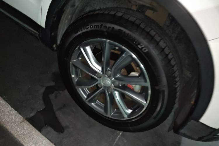 Used Geely Auto Emgrand X7 Sport 2018 1.8TD Automatic Two-Wheel Drive Smart 4G Connected Version Right Front Wheel Hub