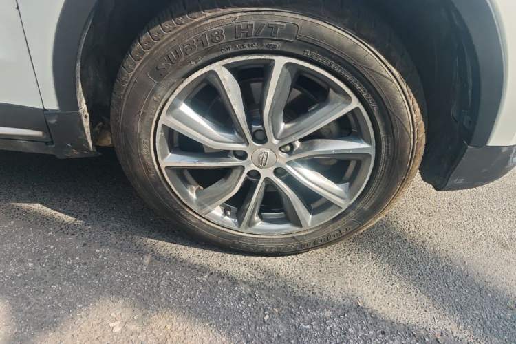 Used Geely Auto Emgrand X7 Sport 2018 1.8TD Automatic Two-Wheel Drive Smart Connect 4G Internet Edition Right Front Wheel Hub