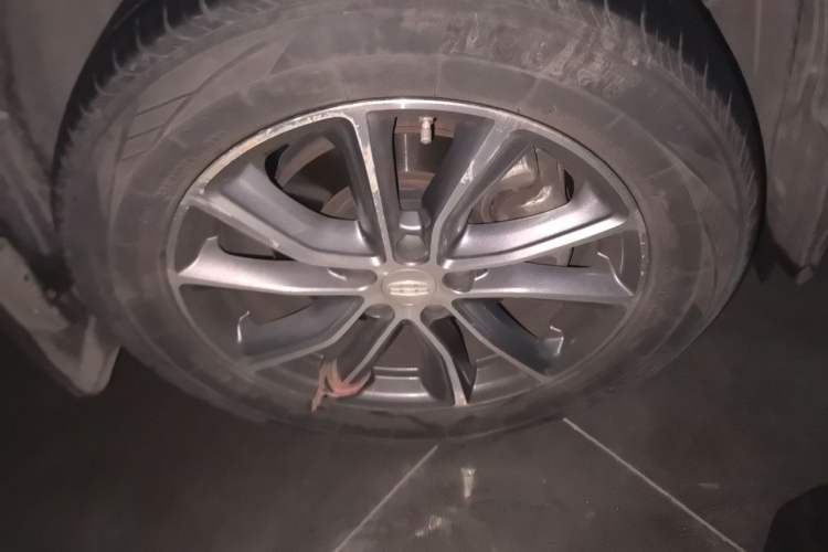 Used Geely Auto Emgrand X7 Sport 2018 1.8TD Automatic Two-Wheel Drive Smart Connect 4G Internet Edition Right Front Wheel Hub