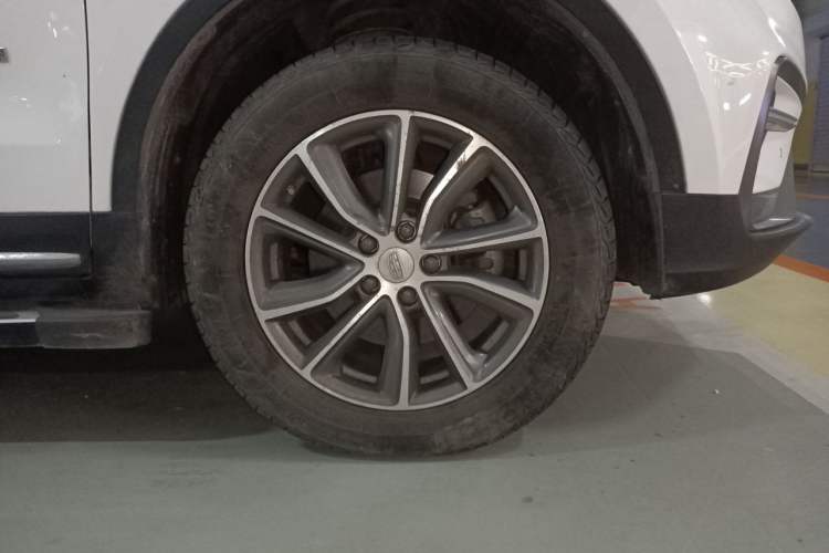 Used Geely Auto Emgrand X7 Sport 2018 1.8TD Automatic Two-Wheel Drive Smart Connect 4G Internet Edition Right Front Wheel Hub