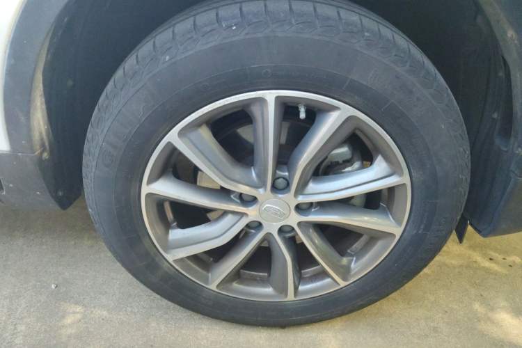 Used Geely Auto Emgrand X7 Sport 2018 1.8TD Automatic Two-Wheel Drive Smart Connect 4G Internet Edition Right Front Wheel Hub