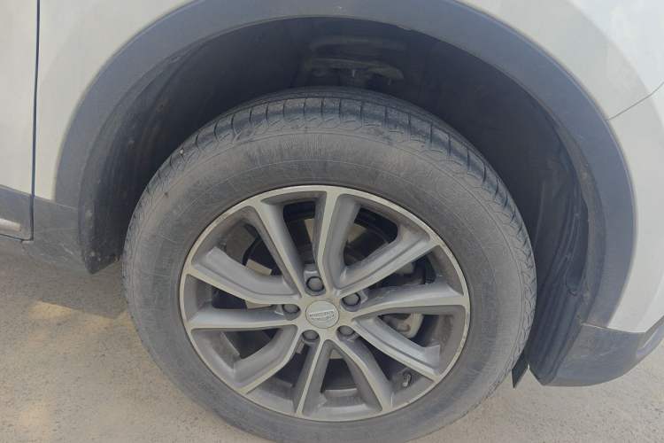 Used Geely Auto Emgrand X7 Sport 2018 1.8TD Automatic Two-Wheel Drive Smart Connect 4G Internet Edition Right Front Wheel Hub