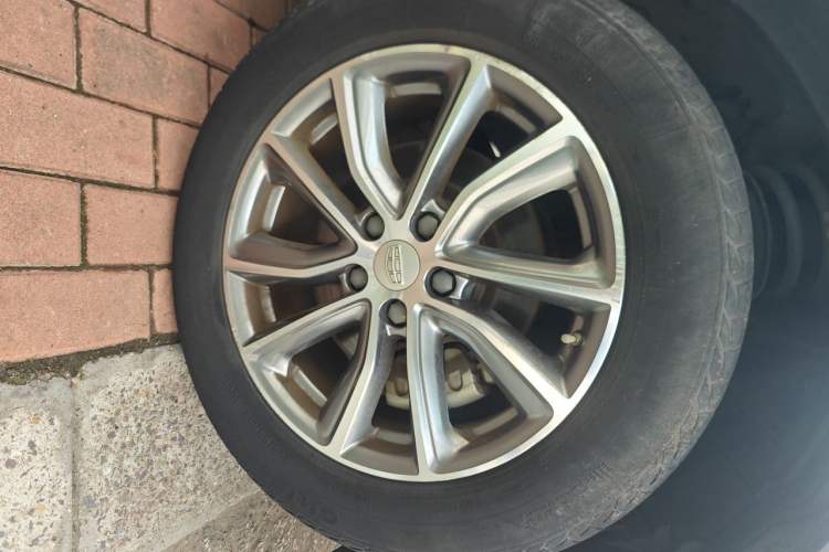 Used Geely Auto Emgrand X7 Sport 2018 1.8TD Automatic Two-Wheel Drive Smart Connect 4G Internet Edition Right Front Wheel Hub