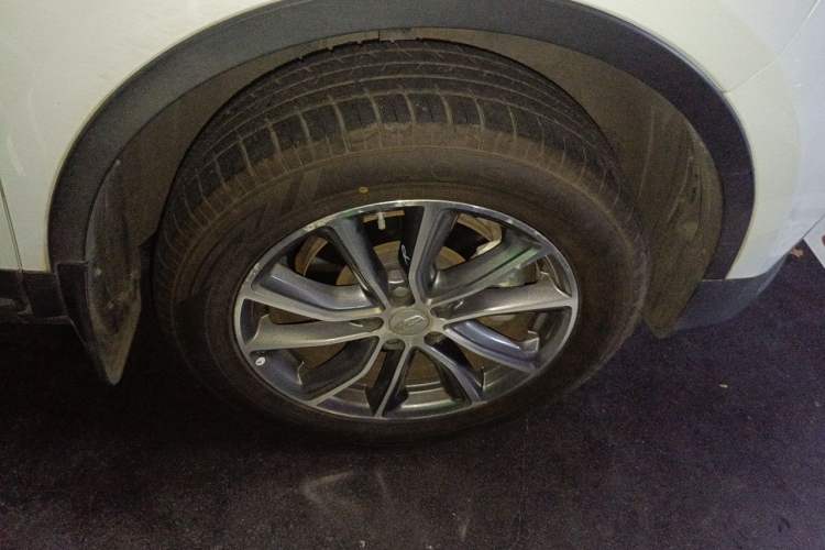 Used Geely Auto Emgrand X7 Sport 2018 1.8TD Automatic Two-Wheel Drive Zhiya Model Right Front Wheel Hub