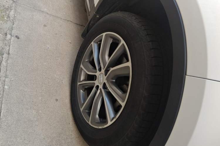 Used Geely Auto Emgrand X7 Sport 2018 1.8TD Automatic Two-Wheel Drive Smart Connect 4G Internet Edition Right Front Wheel Hub
