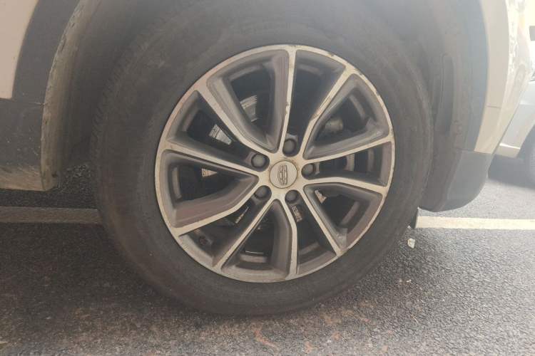 Used Geely Auto Emgrand X7 Sport 2018 1.8TD Automatic Two-Wheel Drive Smart Connect 4G Internet Edition Right Front Wheel Hub