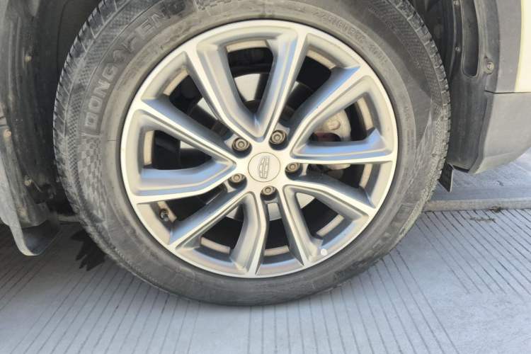 Used Geely Auto Emgrand X7 Sport 2018 Revised Version 1.8TD Automatic Two-Wheel Drive Smart Connectivity 4G-Enabled Edition Right Front Wheel Hub