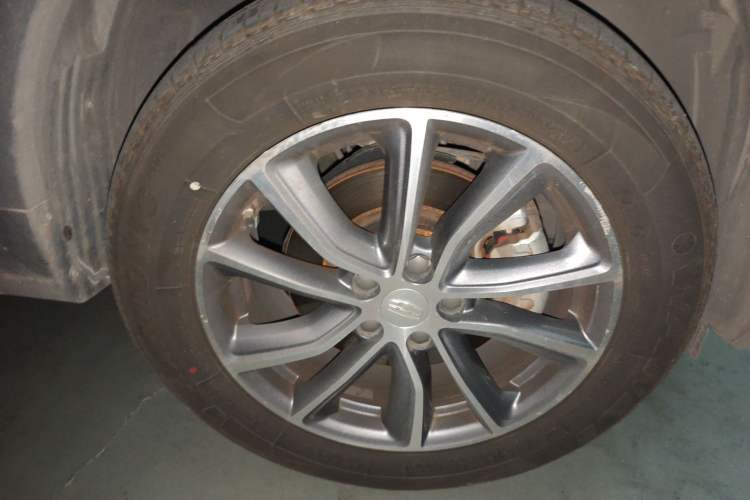 Used Geely Auto Emgrand X7 Sport 2018 1.8TD Automatic Two-Wheel Drive Smart 4G Connected Version Right Front Wheel Hub
