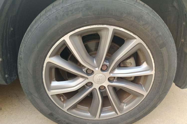 Used Geely Auto Emgrand X7 Sport 2018 1.8TD Automatic Two-Wheel Drive Smart 4G Connected Version Right Front Wheel Hub