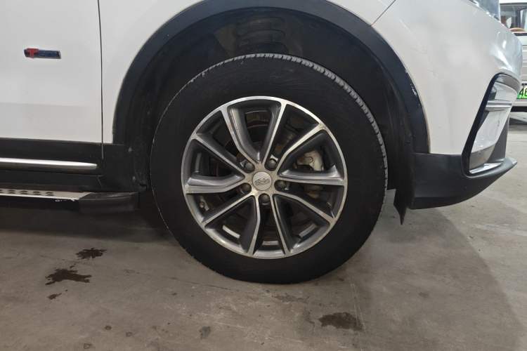 Used Geely Auto Emgrand X7 Sport 2018 1.8TD Automatic Two-Wheel Drive Smart Connect 4G Internet Edition Right Front Wheel Hub