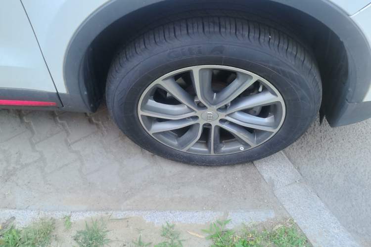 Used Geely Auto Emgrand X7 Sport 2018 1.8TD Automatic Two-Wheel Drive Smart Connect 4G Internet Edition Right Front Wheel Hub