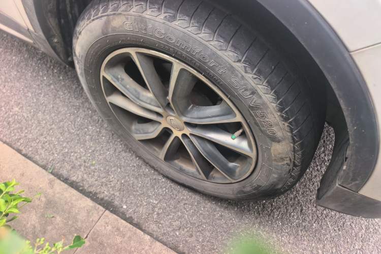 Used Geely Auto Emgrand X7 Sport 2018 1.8TD Automatic Two-Wheel Drive Smart Connect 4G Internet Edition Right Front Wheel Hub