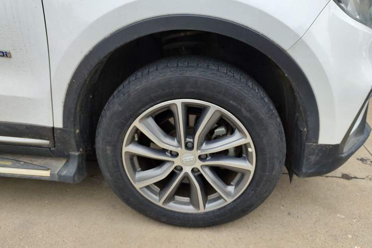 Used Geely Auto Emgrand X7 Sport 2018 1.8TD Automatic Two-Wheel Drive Smart Connect 4G Internet Edition Right Front Wheel Hub