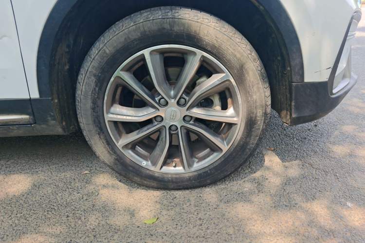 Used Geely Auto Emgrand X7 Sport 2018 1.8TD Automatic Two-Wheel Drive Smart Connect 4G Internet Edition Right Front Wheel Hub