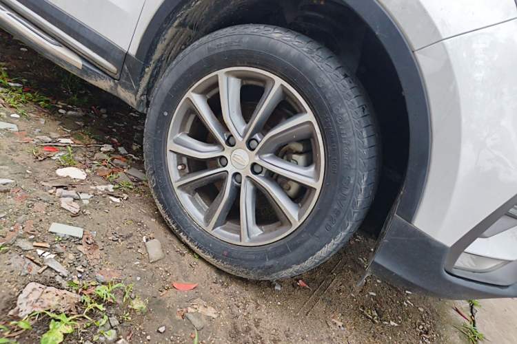 Used Geely Auto Emgrand X7 Sport 2018 1.8TD Automatic Two-Wheel Drive Zhiya Model Right Front Wheel Hub