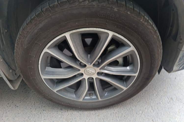 Used Geely Auto Emgrand X7 Sport 2018 Revised Version 1.8TD Automatic Two-Wheel Drive Smart Connectivity 4G-Enabled Edition Right Front Wheel Hub
