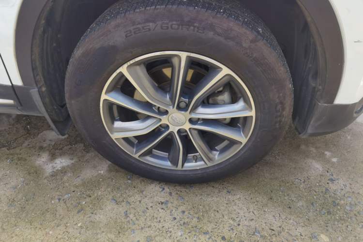 Used Geely Auto Emgrand X7 Sport 2018 1.8TD Automatic Two-Wheel Drive Smart Connect 4G Internet Edition Right Front Wheel Hub