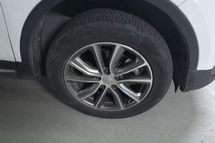 Used Geely Auto Emgrand X7 Sport 2018 1.8TD Automatic Two-Wheel Drive Zhiya Model Right Front Wheel Hub