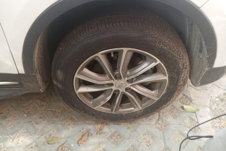 Used Geely Auto Emgrand X7 Sport 2018 1.8TD Automatic Two-Wheel Drive Smart Connect 4G Internet Edition Right Front Wheel Hub