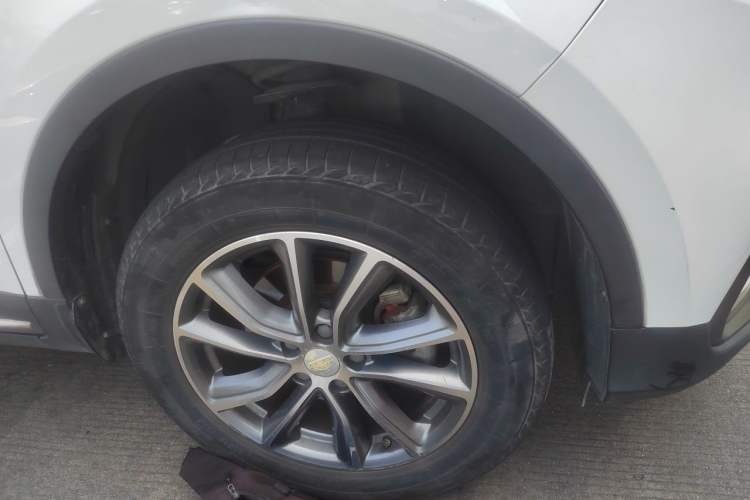 Used Geely Auto Emgrand X7 Sport 2018 1.8TD Automatic Two-Wheel Drive Zhiya Model Right Front Wheel Hub