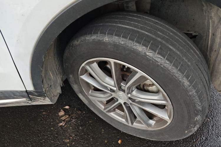 Used Geely Auto Emgrand X7 Sport 2018 1.8TD Automatic Two-Wheel Drive Zhiya Model Right Front Wheel Hub