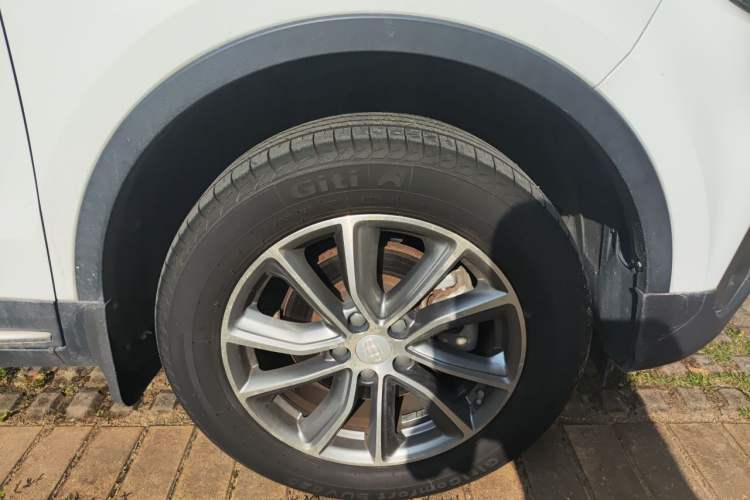 Used Geely Auto Emgrand X7 Sport 2018 1.8TD Automatic Two-Wheel Drive Zhiya Model Right Front Wheel Hub