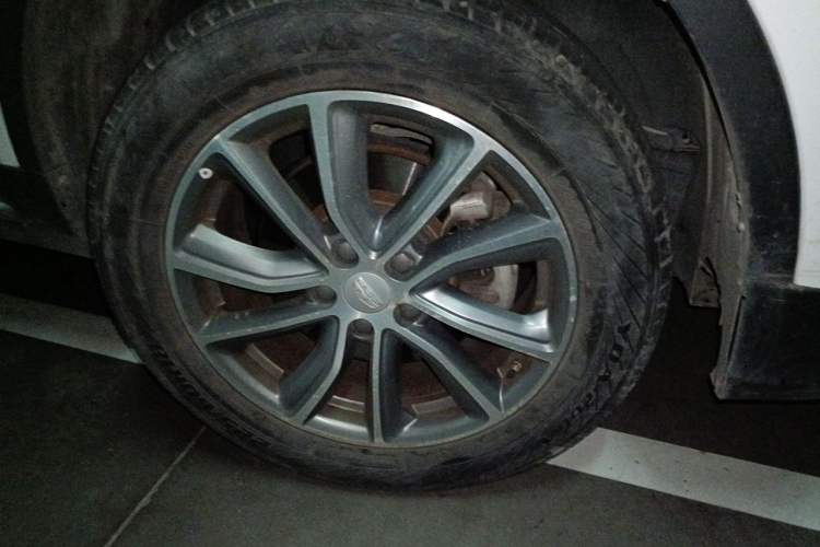 Used Geely Auto Emgrand X7 Sport 2018 1.8TD Automatic Two-Wheel Drive Zhiya Model Right Front Wheel Hub