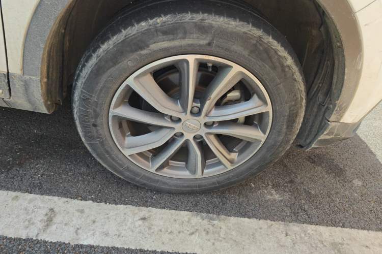 Used Geely Auto Emgrand X7 Sport 2018 1.8TD Automatic Two-Wheel Drive Smart Connect 4G Internet Edition Right Front Wheel Hub