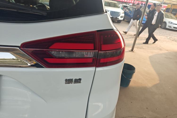 Used Geely Auto Emgrand X7 Sport 2018 1.8TD Automatic Two-Wheel Drive Smart Connect 4G Internet Edition Right Rear Taillight