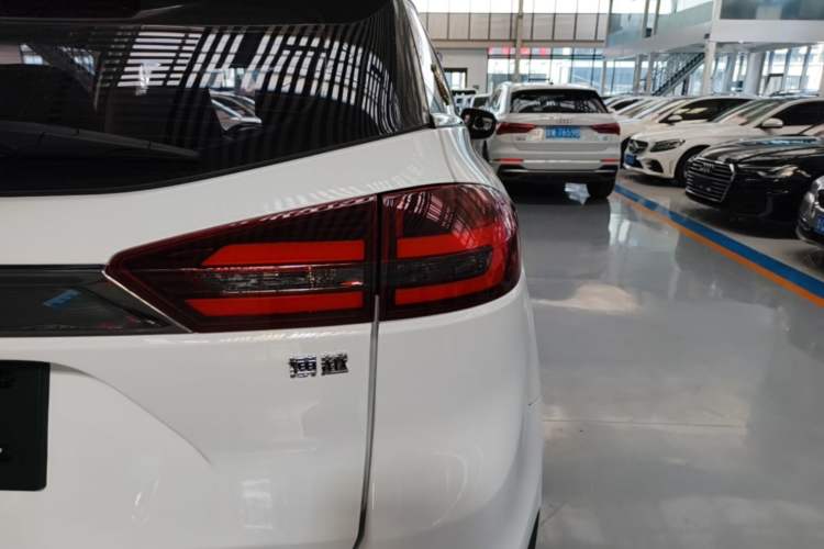 Used Geely Auto Emgrand X7 Sport 2018 1.8TD Automatic Two-Wheel Drive Zhiya Model Right Rear Taillight