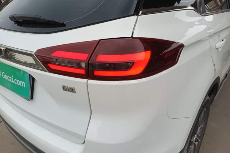 Used Geely Auto Emgrand X7 Sport 2018 1.8TD Automatic Two-Wheel Drive Smart Connect 4G Internet Edition Right Rear Taillight