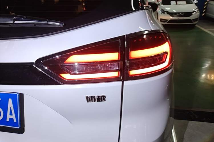 Used Geely Auto Emgrand X7 Sport 2018 1.8TD Automatic Two-Wheel Drive Zhiya Model Right Rear Taillight